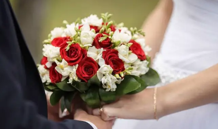 结婚先照轿还是先扫轿（结婚上轿下轿多少钱）