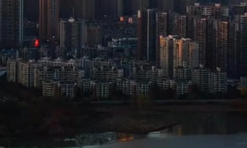 2023年楼市将迎来抛售潮（2023（2025三年不买房会赚吗）