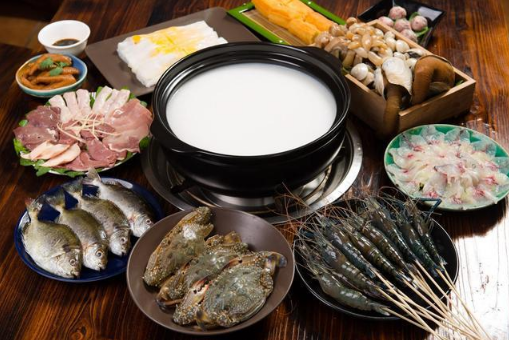 粥底火锅会不会上火（吃粥底火锅会胖吗）