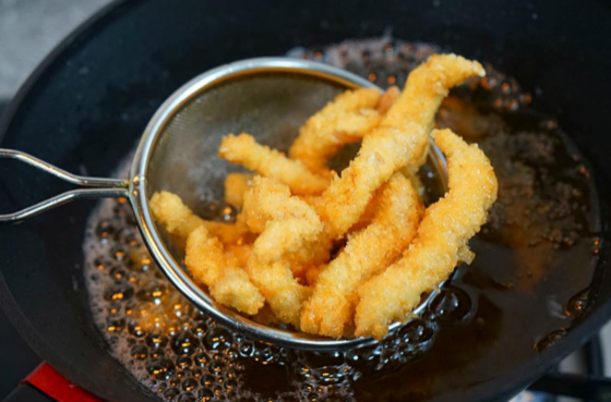 炸鸡柳冻着炸还是化了炸(炸鸡柳是直接冰冻的炸吗) 炸鸡柳冻着炸还是化了炸(炸鸡柳是直接冰冻的炸吗)