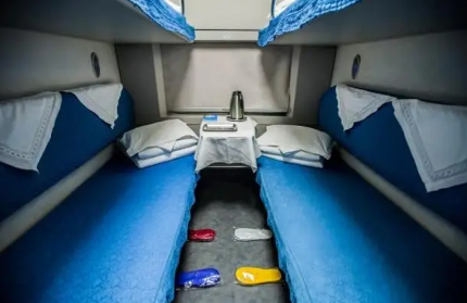 软卧每个床位都有插座吗1