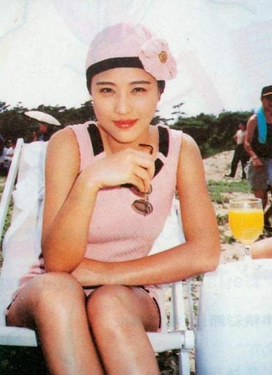 周海媚吕良伟为何分手（盘点周海媚的8段揪心恋情）