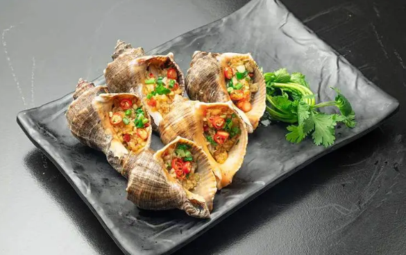 蒸海螺出现白色液体还能吃吗