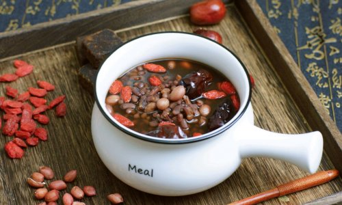 五红汤早上喝还是晚上喝好（五红汤上午喝还是下午喝好）