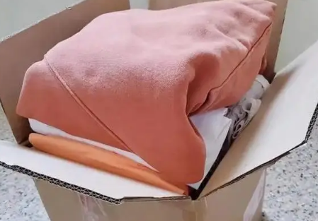 旧衣服能不能送给别人穿