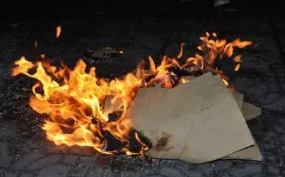 2023清明去十字路口烧纸几点去（为什么烧纸都会选择在十字路口的一角呢）