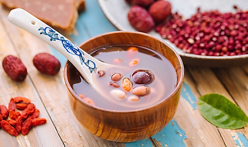 五红汤早上喝还是晚上喝好（五红汤上午喝还是下午喝好）