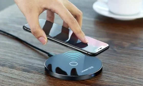 绿联无线充电器会影响苹果电池寿命吗（绿联无线充电器对苹果手机有伤害吗）