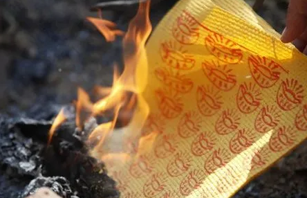 2023清明在外地烧纸是去十字路口还是山上寺庙烧(清明回不去异地烧纸有什么忌讳吗) 2023清明在外地烧纸是去十字路口还是山上寺庙烧(清明回不去异地烧纸有什么忌讳吗)