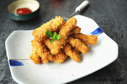 炸鸡柳先裹蛋液还是先裹淀粉（炸鸡柳先裹淀粉还是先裹面包糠）