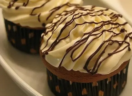 一次性纸杯可以用来做纸杯蛋糕吗2