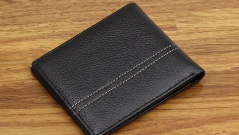 钱包旧了可以扔掉吗（​旧的包包扔掉有讲究吗）