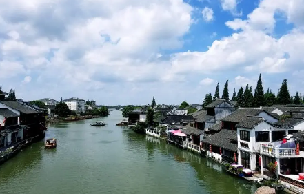 2023年五一上海穿短袖还是穿长袖（五一去上海穿什么合适）