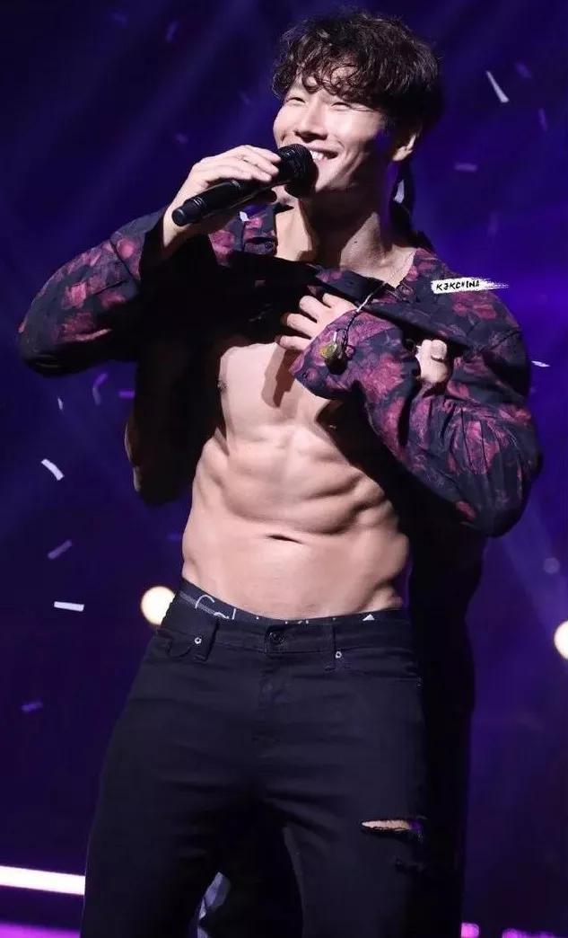 韩国明星金钟国有钱吗（金钟国现在在韩国的人气）