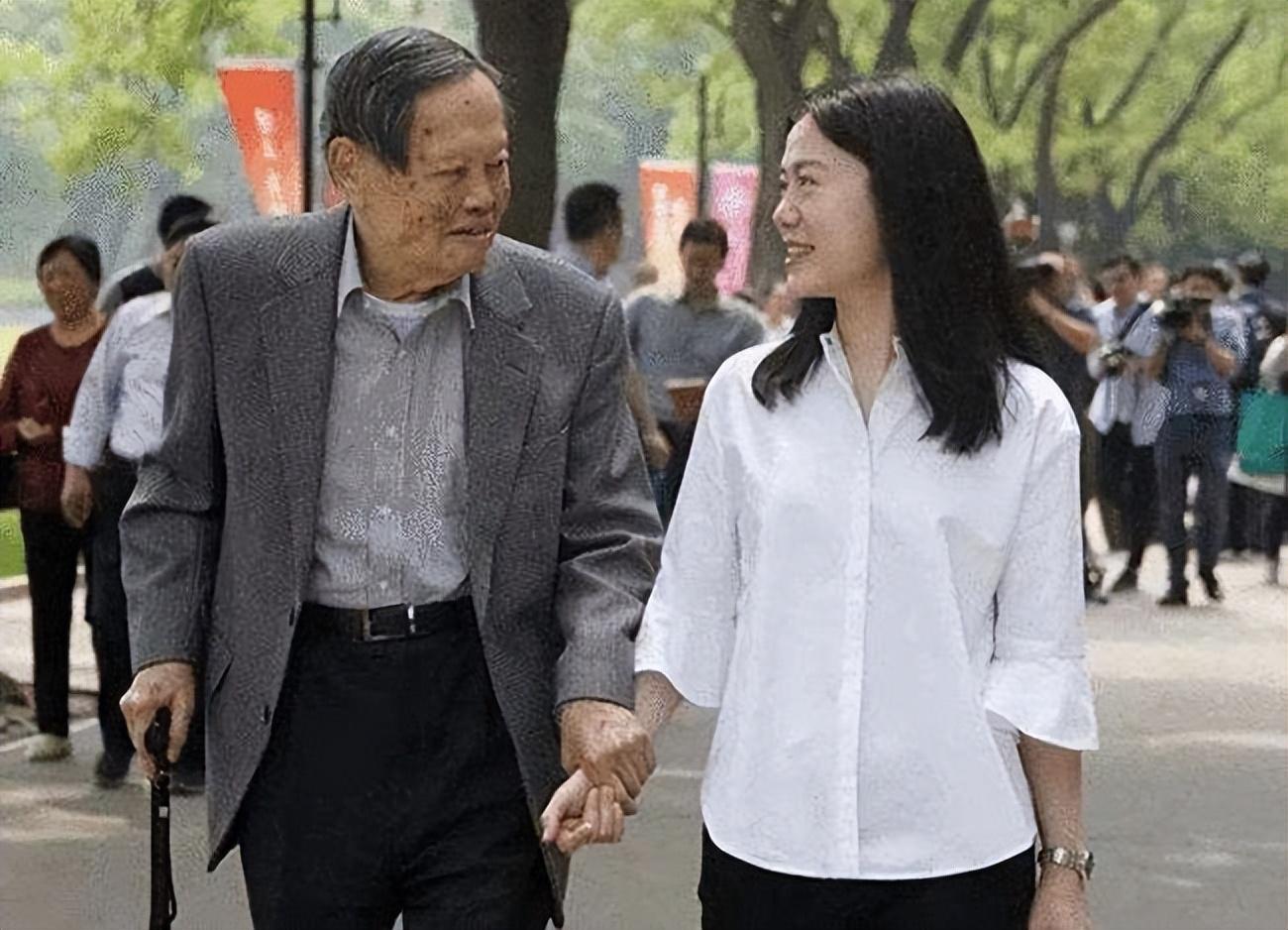 金敏喜是个什么样的人（男人对金敏喜的评价）