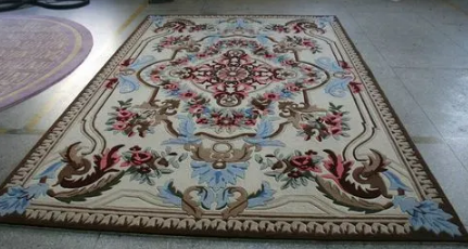 地毯拆除后的粘胶能清洗掉吗（地毯撕掉后留的胶怎么去除）