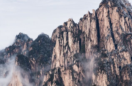 2023年四月份适合去黄山旅游吗（4月去黄山有哪些景点是必须去）