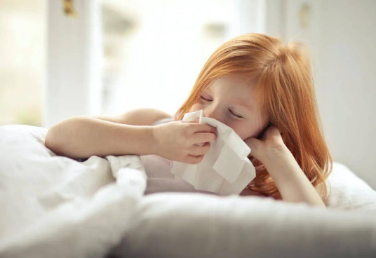 小孩得了甲流反复发烧是肺炎吗（儿童甲流高烧不退是肺炎吗）