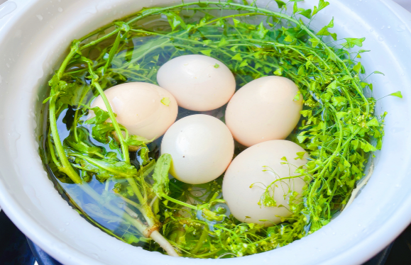 三月三煮鸡蛋要放黄豆吗（三月三煮鸡蛋要放黑豆吗）