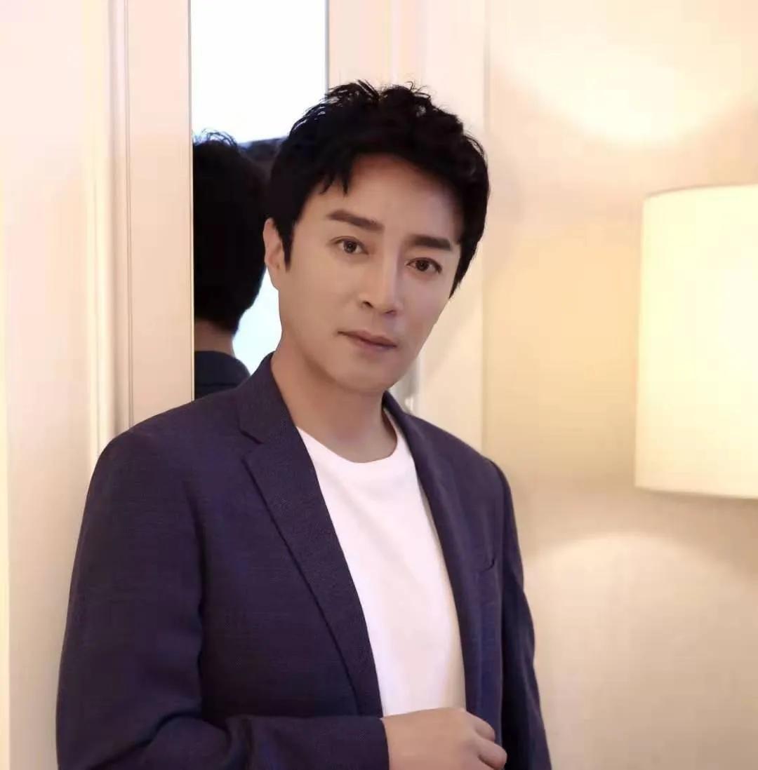 何中华结婚了吗（古装男神何中华资料简介）