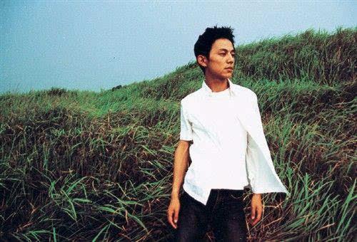 何炅的母亲是哪里人（揭秘何炅父母身份背景）