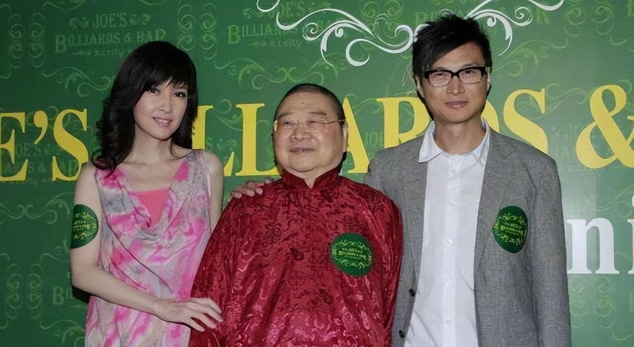 周慧敏为啥不生育（结婚13年不生育的周慧敏）