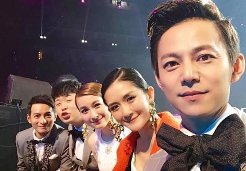 何炅的母亲是哪里人（揭秘何炅父母身份背景）