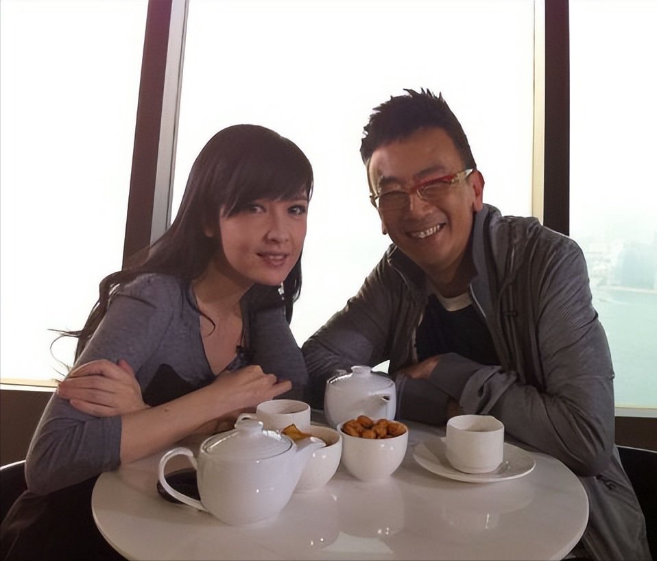 周慧敏为啥不生育（结婚13年不生育的周慧敏）