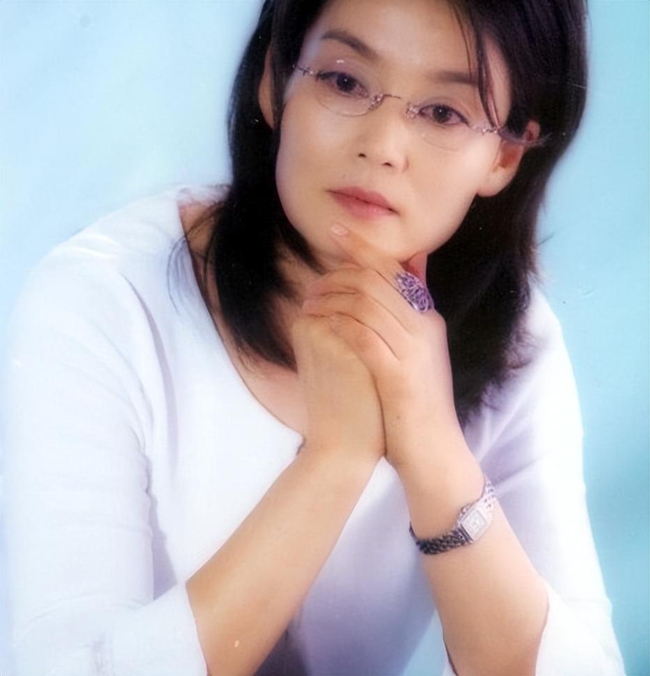 潘虹为什么不生孩子（老戏骨潘虹36年一直未婚的原因）