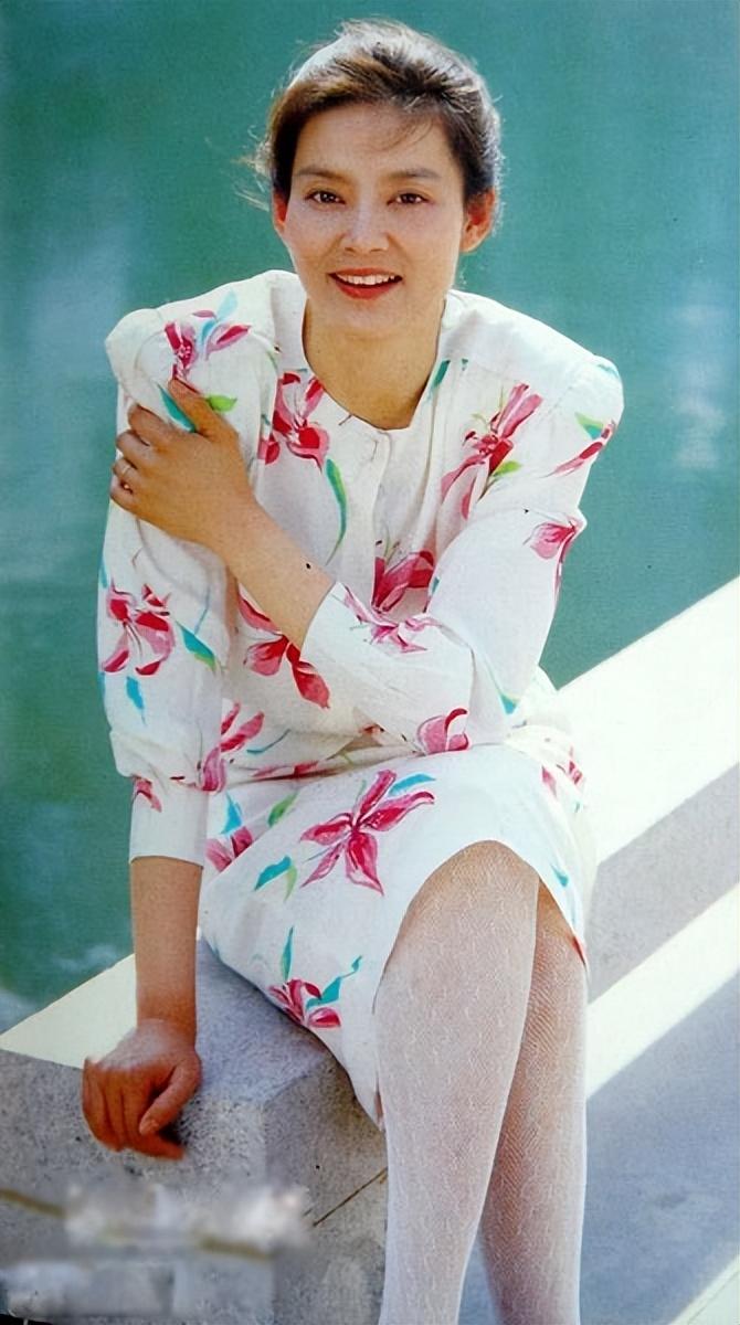 潘虹为什么不生孩子（老戏骨潘虹36年一直未婚的原因）