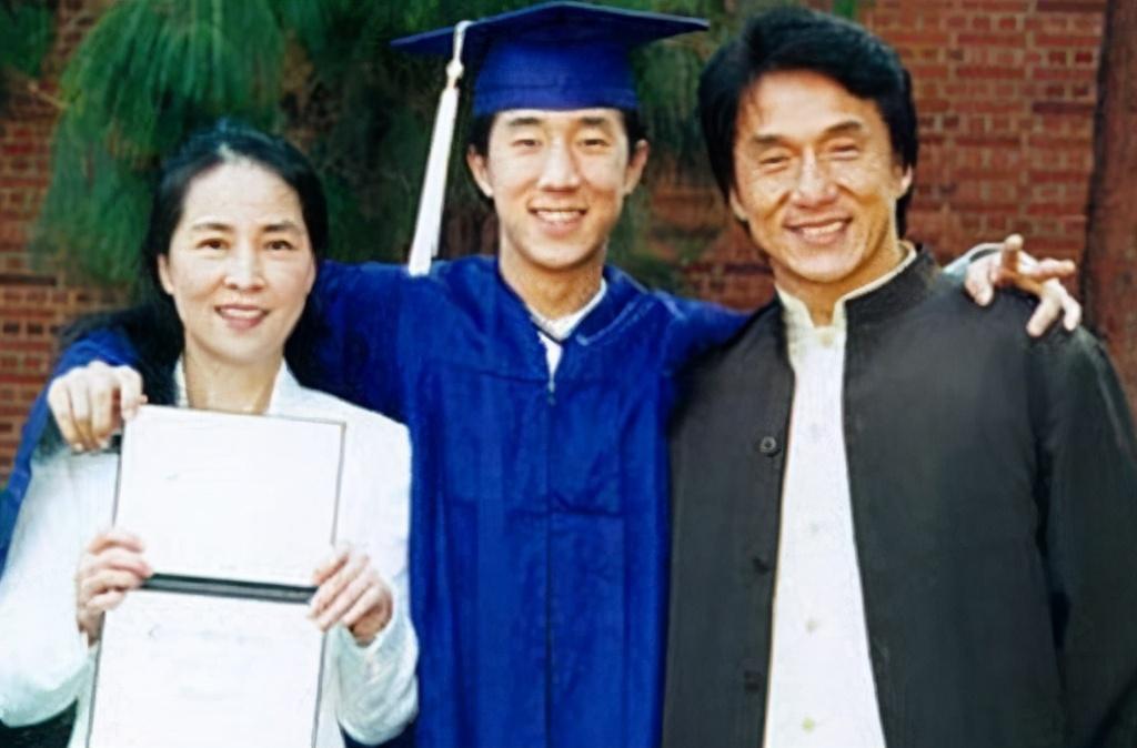 成龙叫陈港生还是房仕龙（演员成龙个人资料介绍）