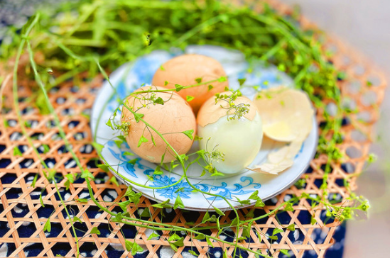 三月三煮鸡蛋要放多少地菜（三月三煮鸡蛋放几颗菜）