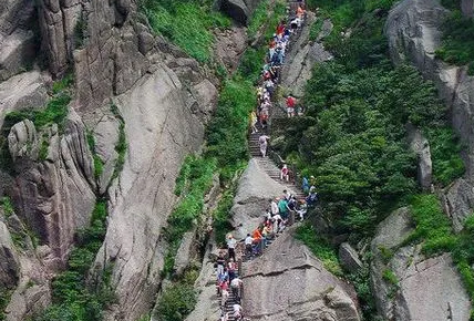 2023年四月份适合去黄山旅游吗（4月去黄山有哪些景点是必须去）