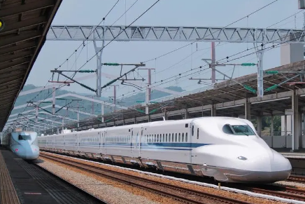 高铁插座是两相还是三相（高铁每个座位都有插座吗）