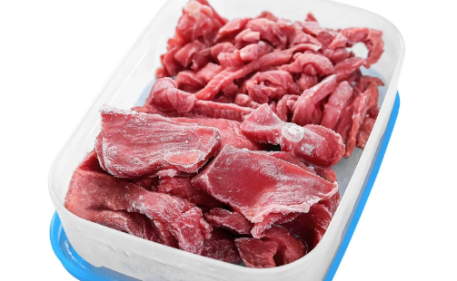 肉泡在水里解冻正确吗1