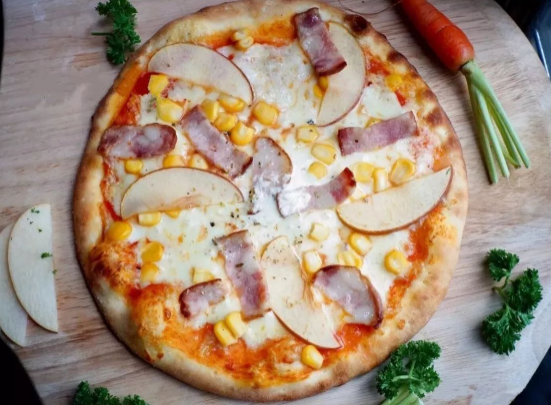 一块披萨的热量相当于几碗饭（吃披萨和米饭哪个容易胖）