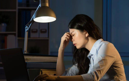 为什么有些人晚睡早起还精力充沛（学生晚睡怎样保持第二天精神）