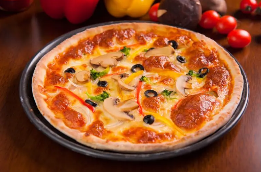 必胜客披萨够几个人吃（必胜客披萨够两个人吃吗）