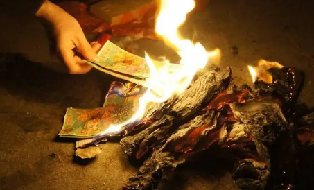 今年闰二月可以给老人烧纸钱吗(闰二月清明给老人烧纸钱有啥讲究) 今年闰二月可以给老人烧纸钱吗(闰二月清明给老人烧纸钱有啥讲究)