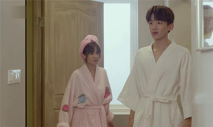 郑合惠子与白敬亭恋爱真的吗 白敬亭评价郑合惠子现端倪