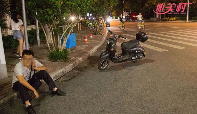 公交失控撞穿围墙 目击者讲诉公交破墙而入惊险一幕 4