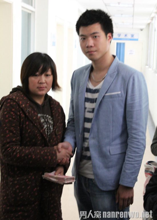 黄毅清父亲是谁 黄毅清父亲黄有龙个人资料照片 黄毅清的父亲身价