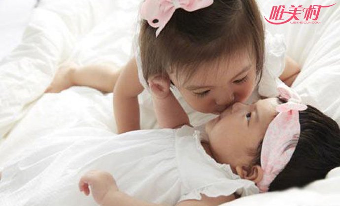 贾静雯为三胎女儿办百日宴 小可爱萌翻网友场面亮点十足