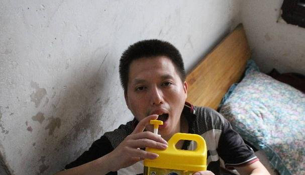 男子染怪病爱喝洗洁精 真相竟是这样惊呆了