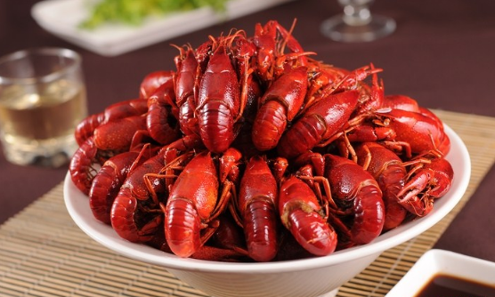 吃小龙虾之前吃什么防止过敏（吃小龙虾如何不过敏）