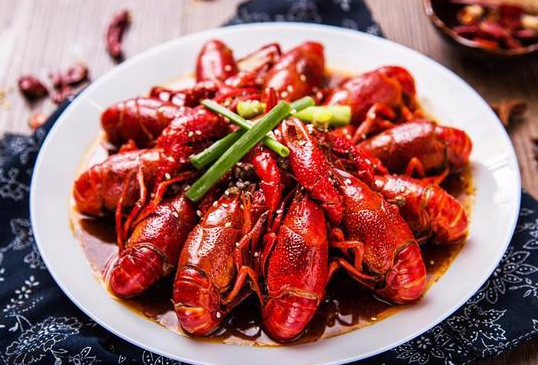 吃小龙虾之前吃什么防止过敏（吃小龙虾如何不过敏）