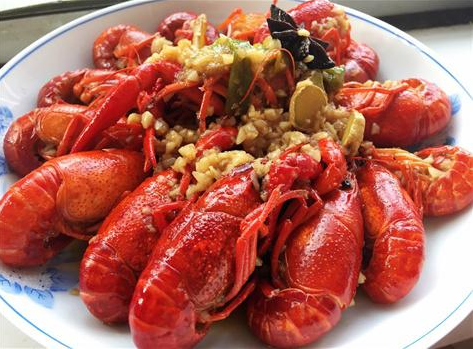 烧小龙虾加入啤酒烧的什么人群不可食用(啤酒煮小龙虾不适合什么人吃) 烧小龙虾加入啤酒烧的什么人群不可食用(啤酒煮小龙虾不适合什么人吃)