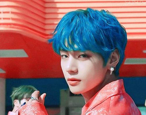 金泰亨帅照片蓝色头发 拿下最时尚男士称号 4