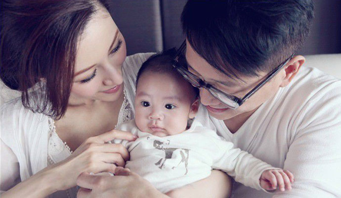 李嘉欣夫妇游日本 从这些细节可以看出许晋亨多爱李嘉欣