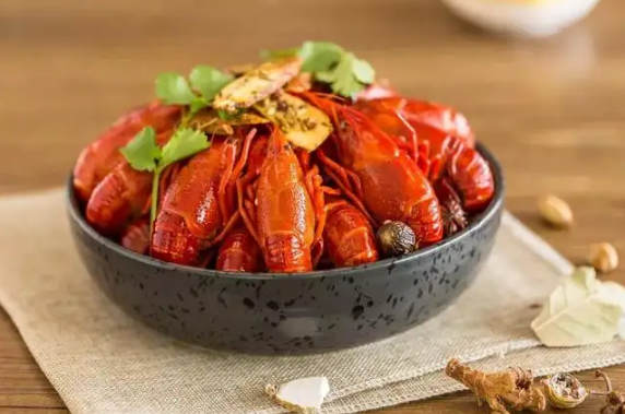 小龙虾大的肉多还是小的肉多(小龙虾越大肉越多吗) 小龙虾大的肉多还是小的肉多(小龙虾越大肉越多吗)